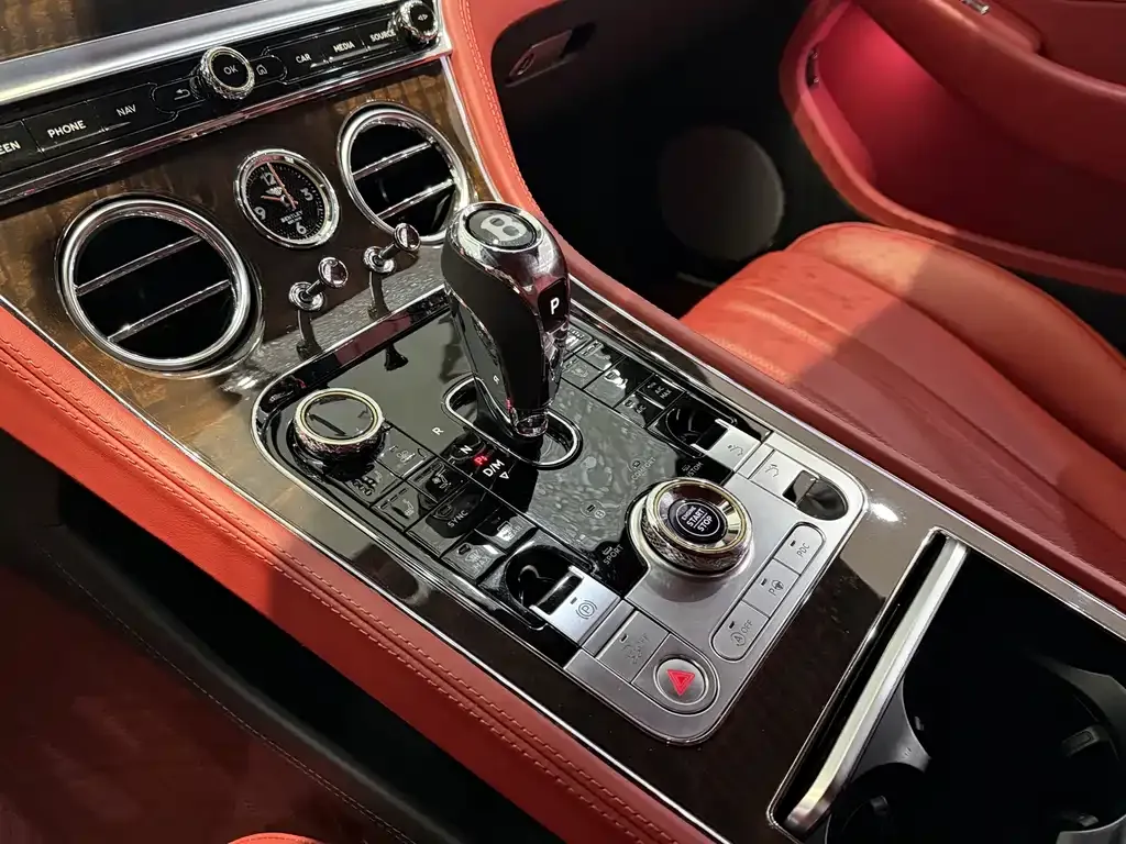 Bentley Continental 2023 из CN, фото 5