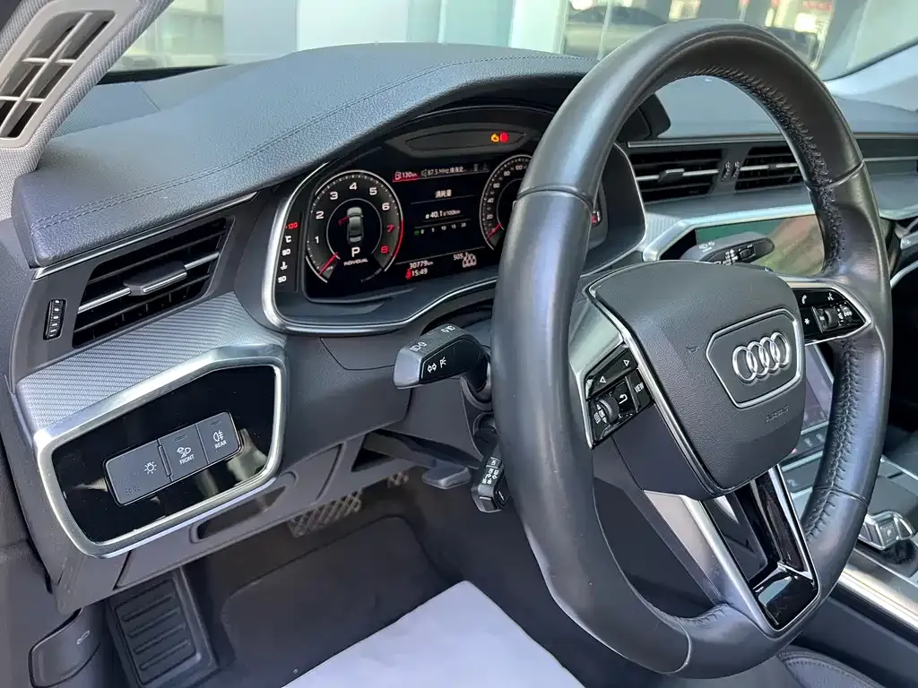Audi A6L — фото 8