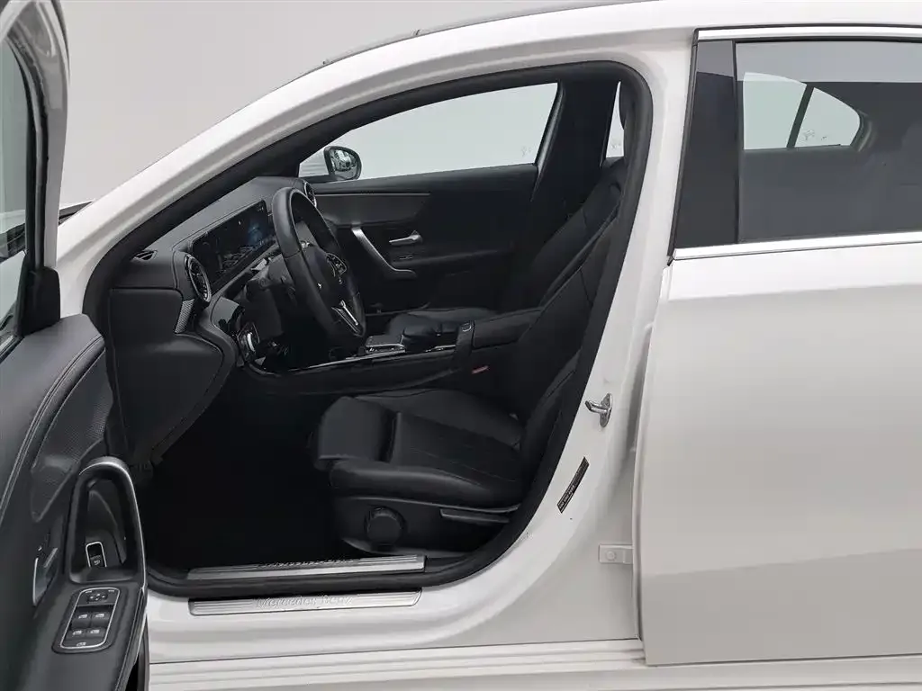 Mercedes-Benz A-Class 2023 из CN, фото 4