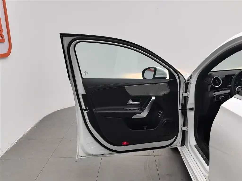 Mercedes-Benz A-Class 2023 из CN, фото 6