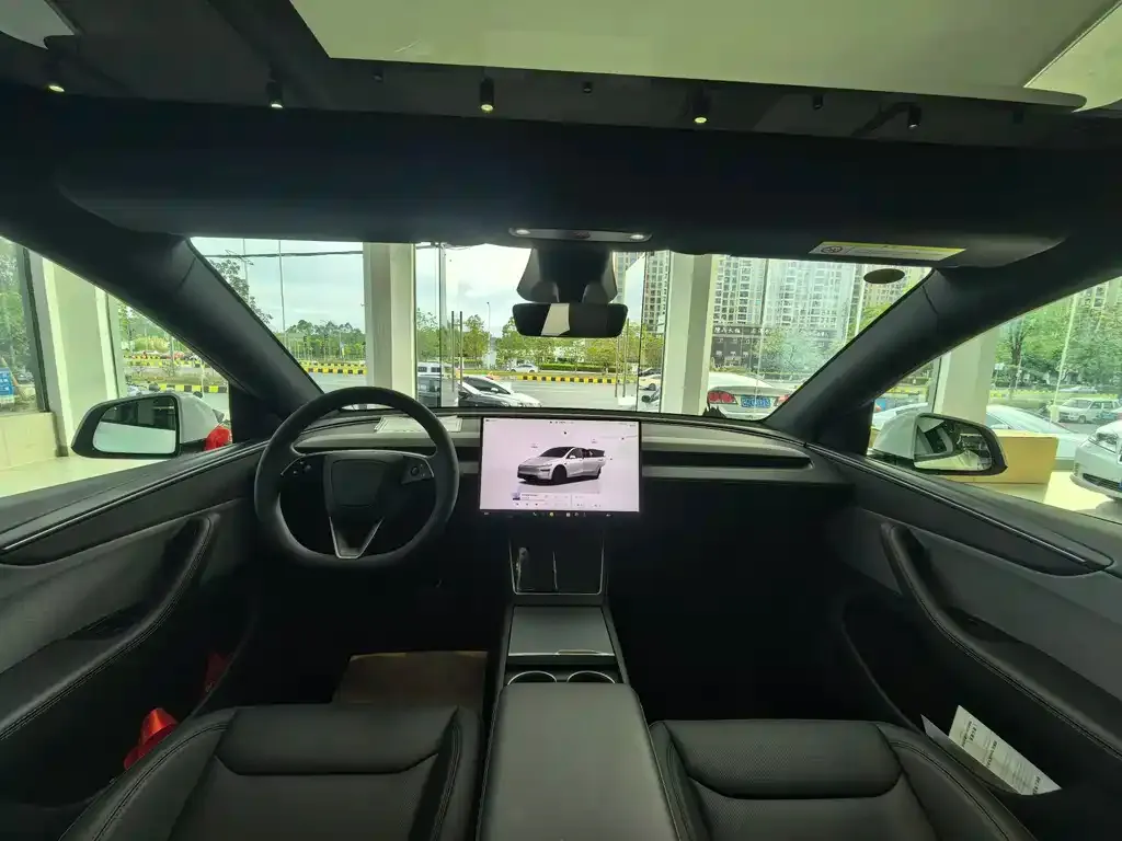 Tesla Model Y — фото 4