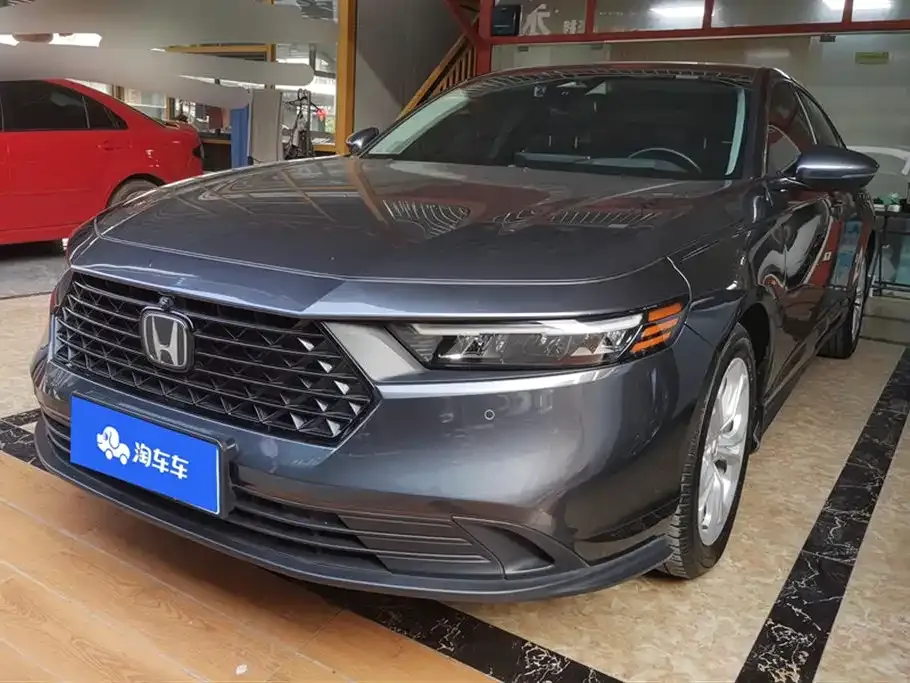 Honda Accord — фото 1