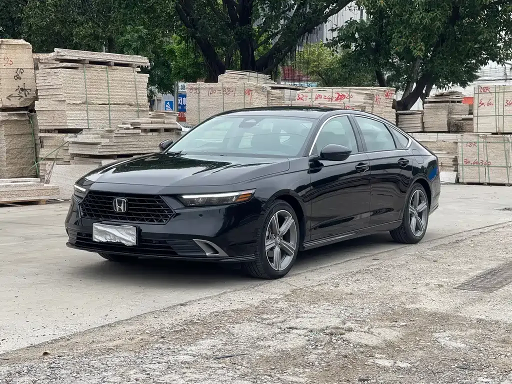 Honda Accord — фото 1