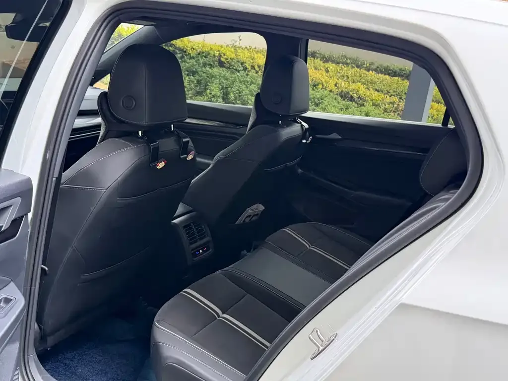 Volkswagen Golf 2022 из CN, фото 4