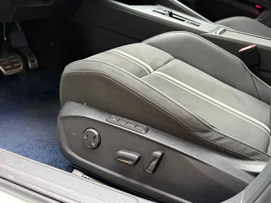 Volkswagen Golf 2022 из CN, фото 8