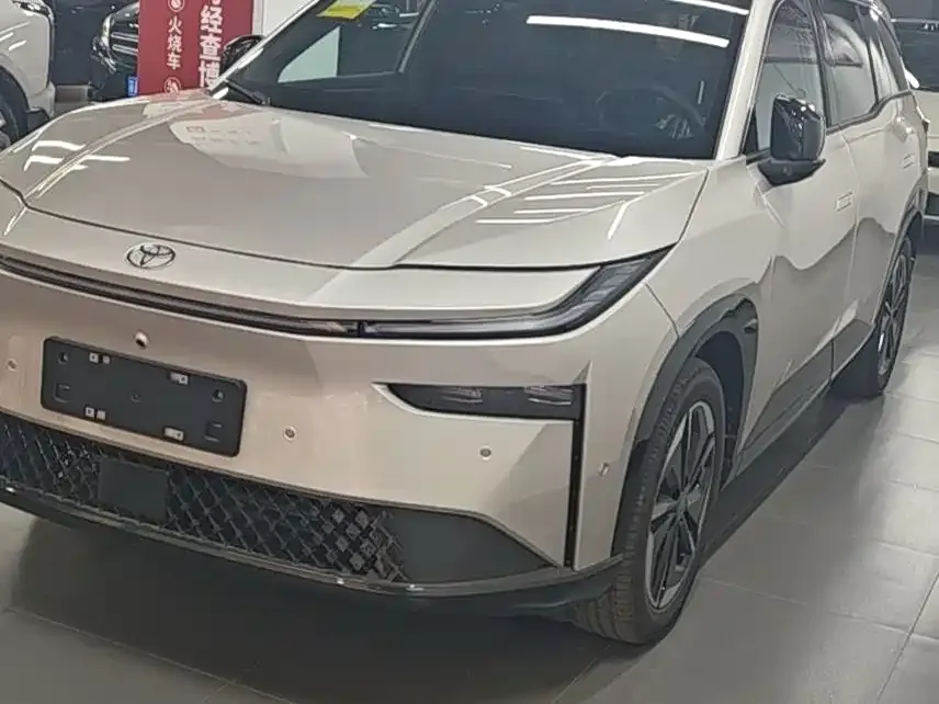 Toyota Platinum 3X 2025 из CN, фото 1