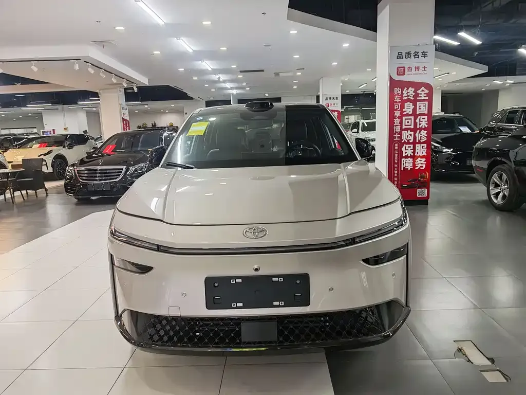 Toyota Platinum 3X 2025 из CN, фото 2