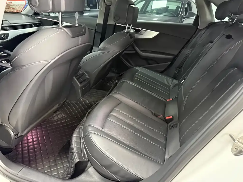 Audi A4L 2022 из CN, фото 6