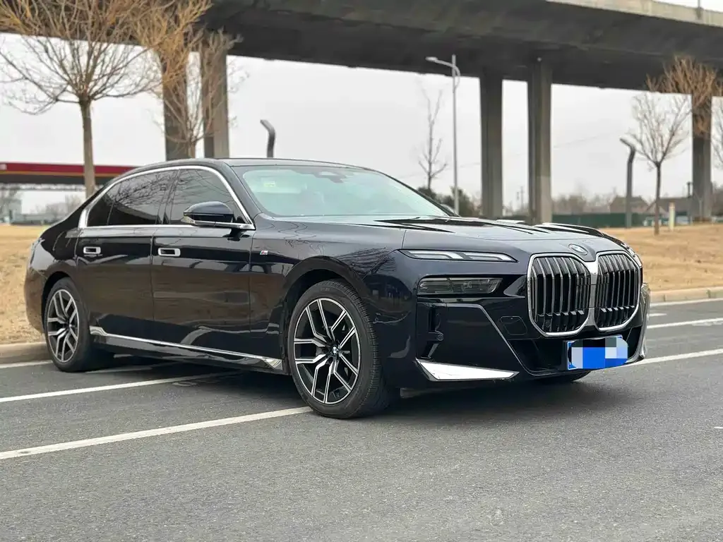 BMW 7 Series — фото 9