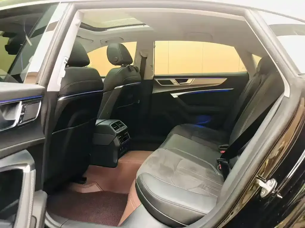 Audi A7L 2024 из CN, фото 4