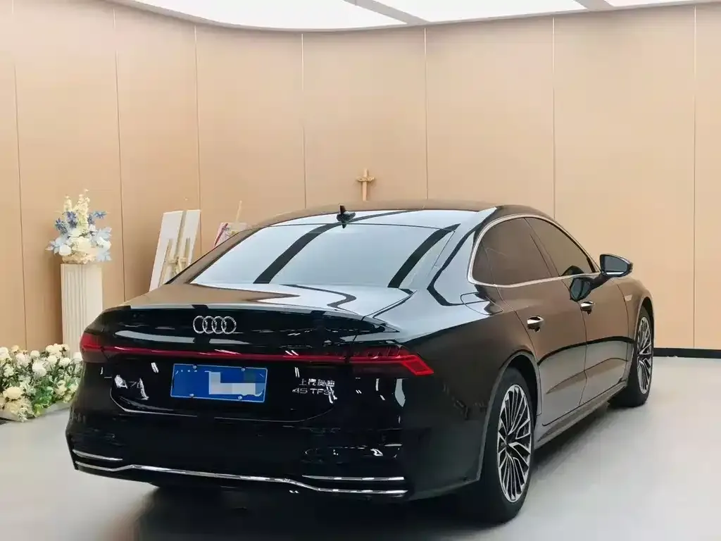 Audi A7L 2024 из CN, фото 2