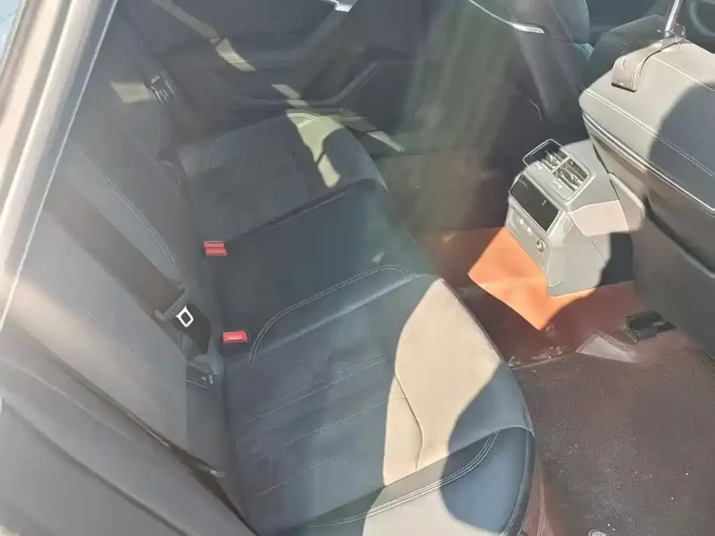 Audi A7L 2024 из CN, фото 5