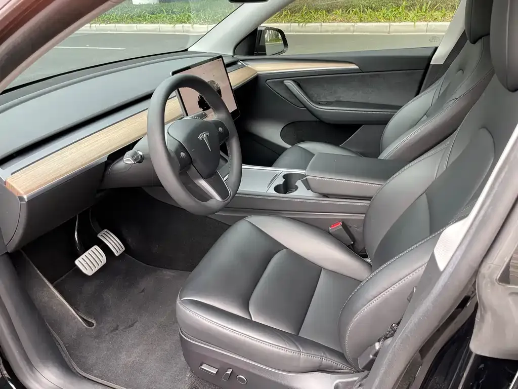 Tesla Model Y — фото 3