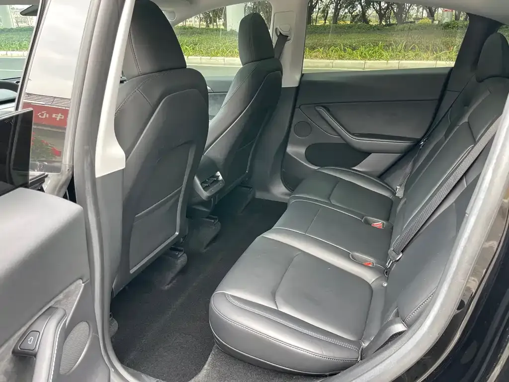 Tesla Model Y — фото 5