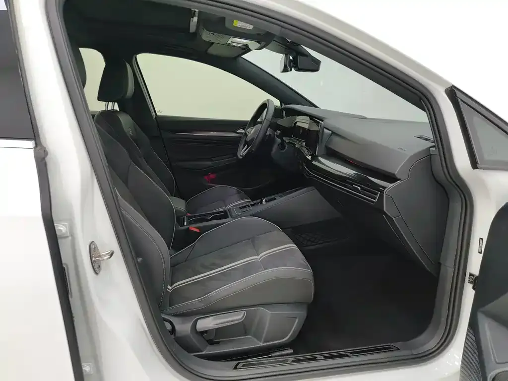 Volkswagen Golf 2022 из CN, фото 8