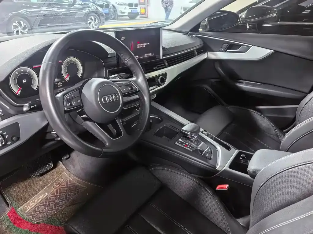 Audi A4L 2021 из CN, фото 4