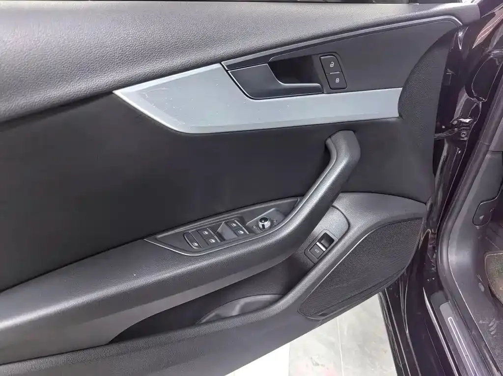Audi A4L 2021 из CN, фото 6
