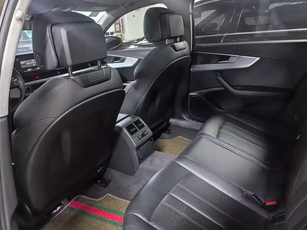 Audi A4L 2021 из CN, фото 5
