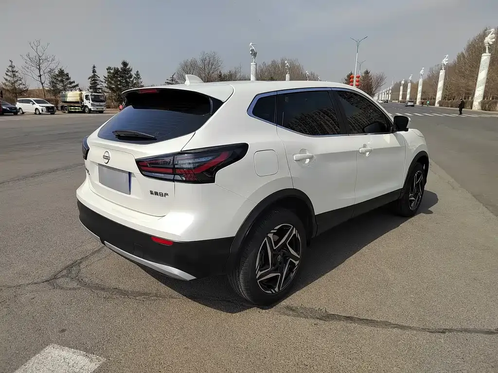 Nissan Qashqai — фото 7