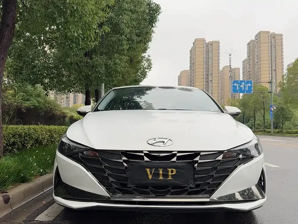 Hyundai Elantra 2023 из CN, фото 1
