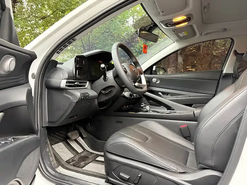 Hyundai Elantra 2023 из CN, фото 3