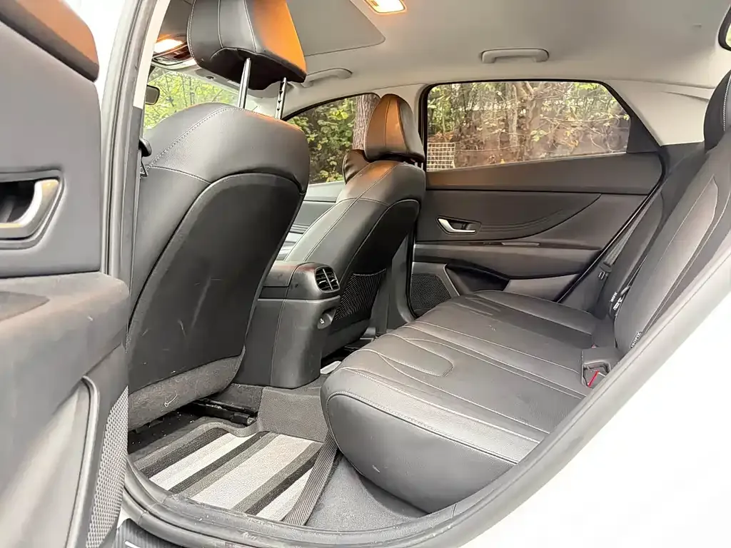 Hyundai Elantra 2023 из CN, фото 5
