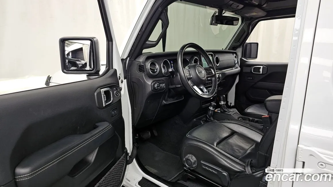 Jeep Wrangler — фото 9
