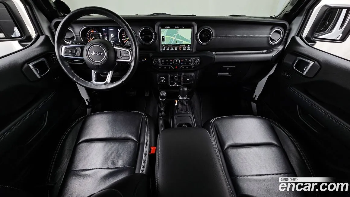 Jeep Wrangler — фото 10