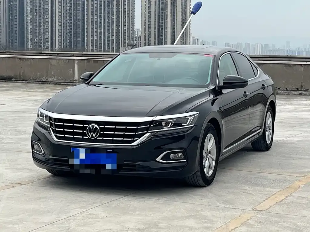 Volkswagen Passat — фото 1