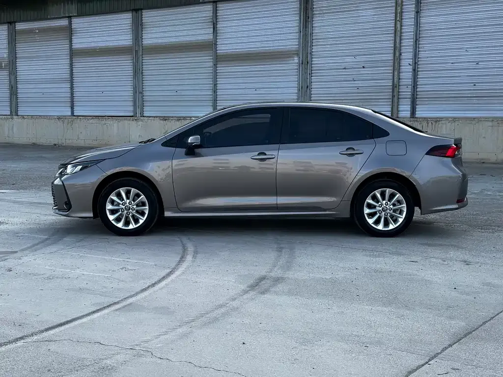 Toyota Corolla — фото 7