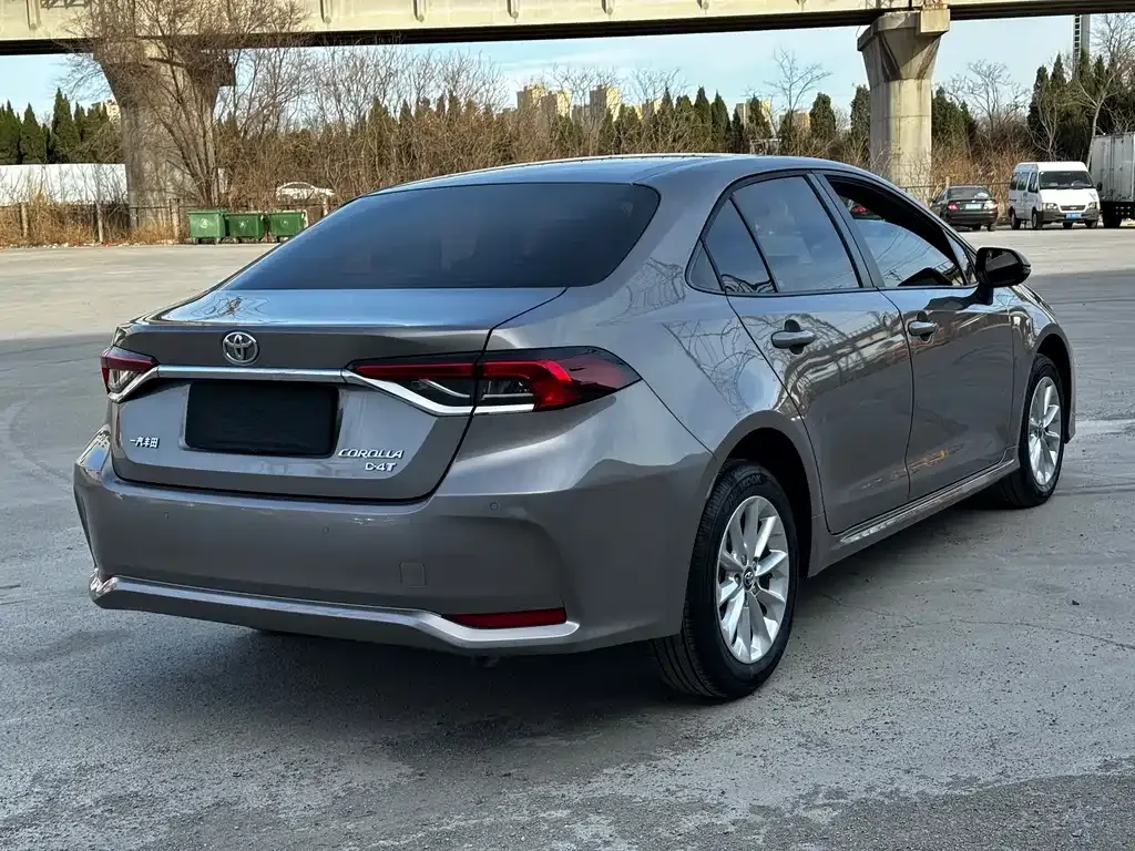 Toyota Corolla — фото 10