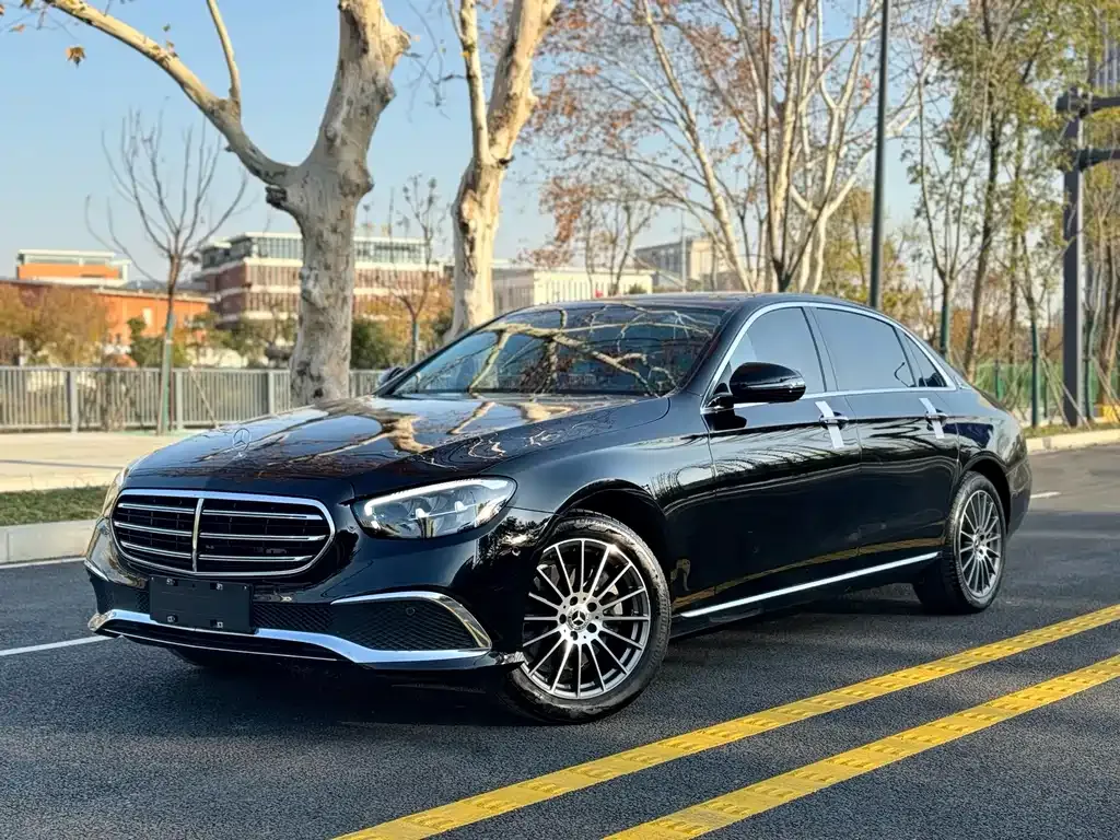 Mercedes-Benz E-Class — фото 1