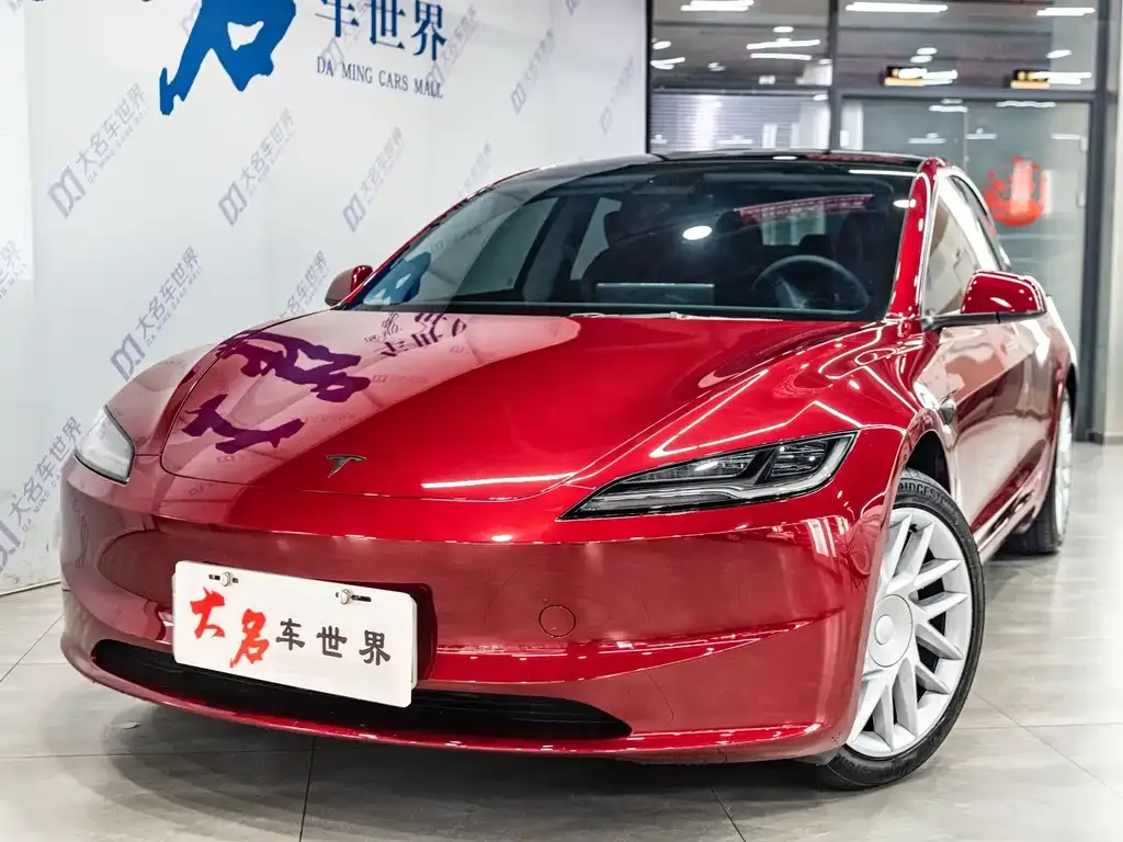 Tesla Model 3 — фото 1