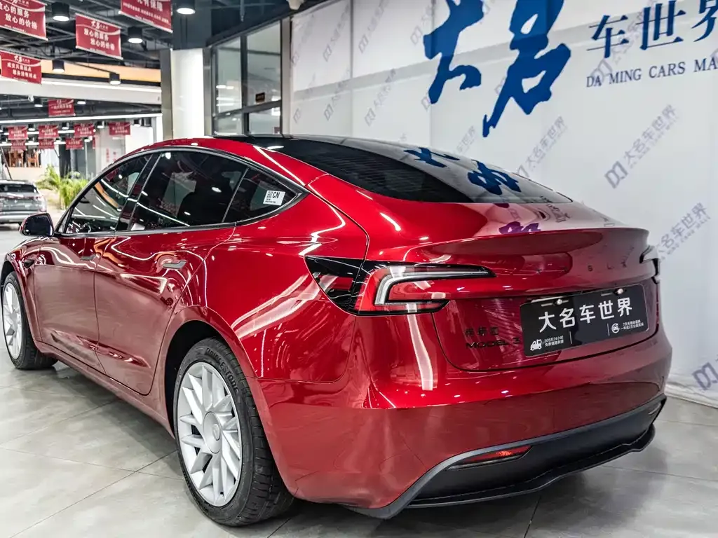 Tesla Model 3 — фото 9