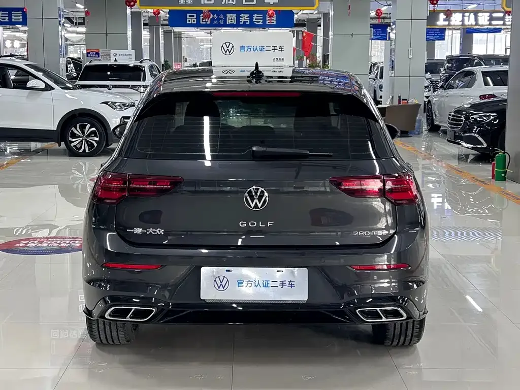 Volkswagen Golf 2023 из CN, фото 10
