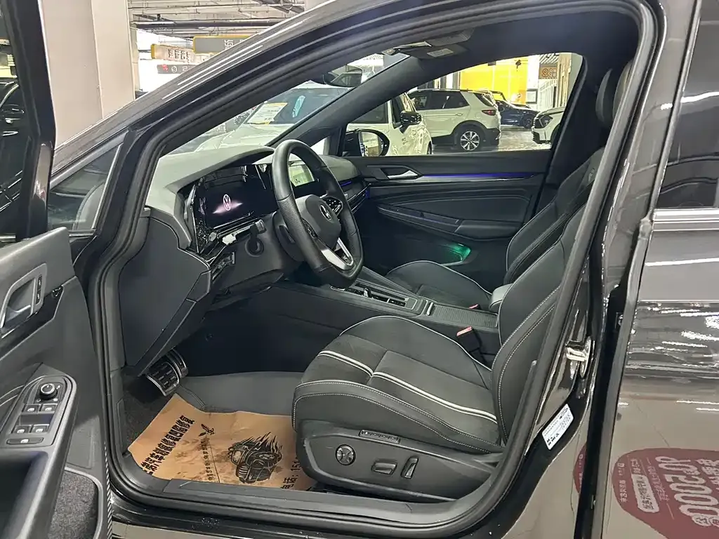 Volkswagen Golf 2023 из CN, фото 7