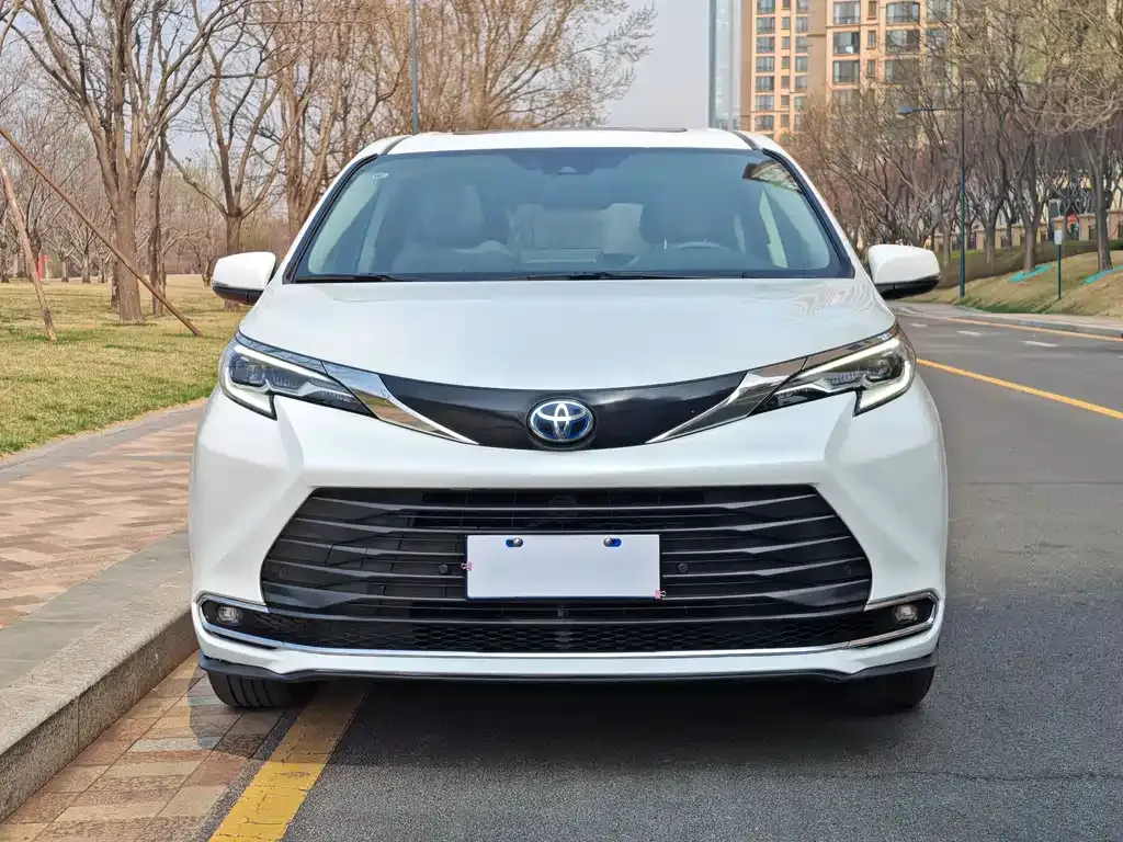 Toyota Sienna — фото 8