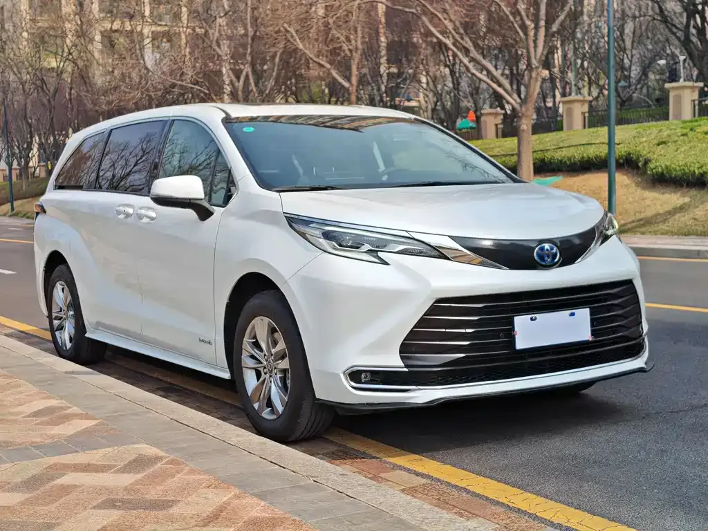 Toyota Sienna — фото 7