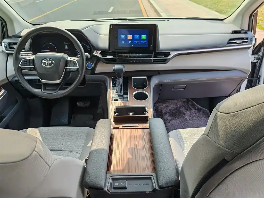Toyota Sienna — фото 9