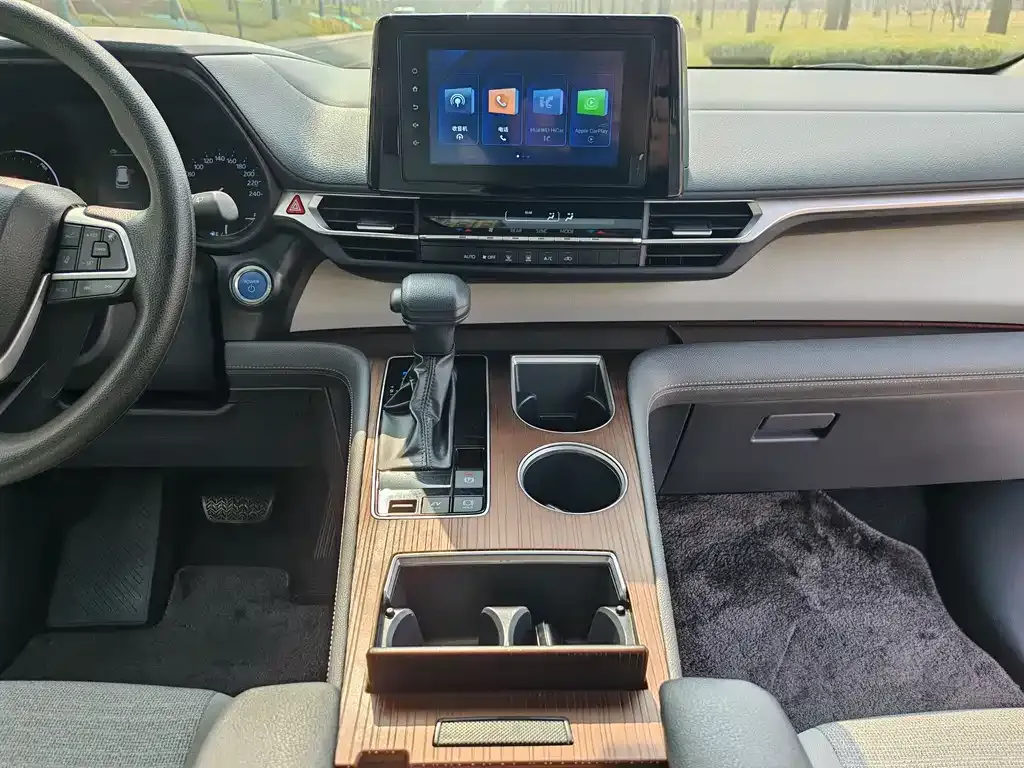Toyota Sienna — фото 3