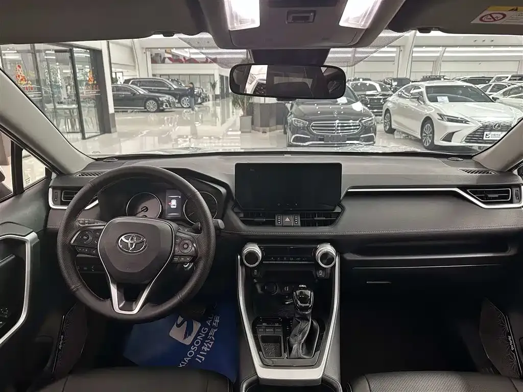Toyota RAV4 — фото 3