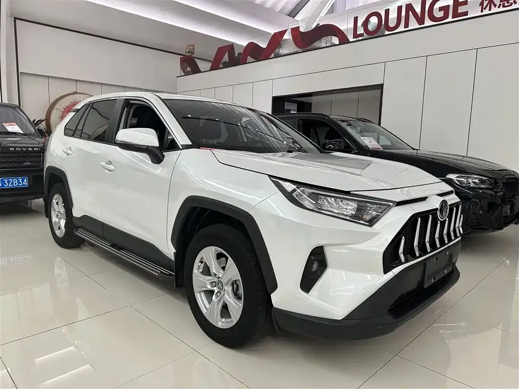 Toyota RAV4 — фото 6