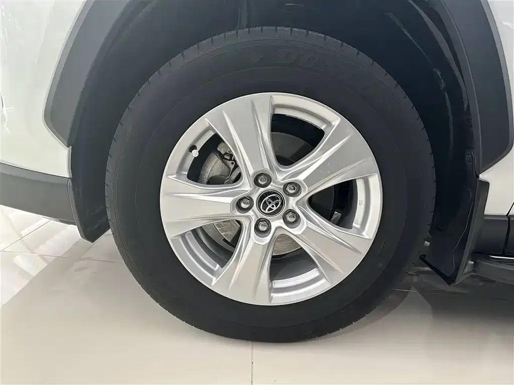Toyota RAV4 — фото 2