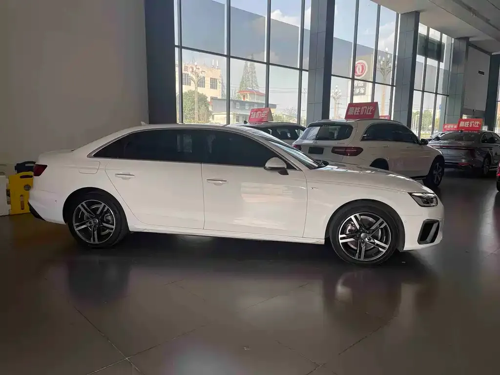 Audi A4L 2022 из CN, фото 6