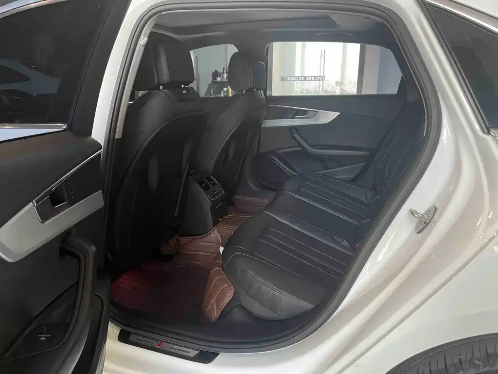 Audi A4L 2022 из CN, фото 3