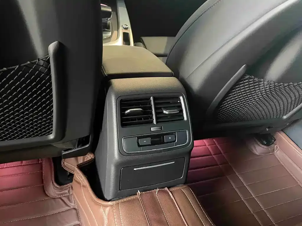 Audi A4L 2022 из CN, фото 10