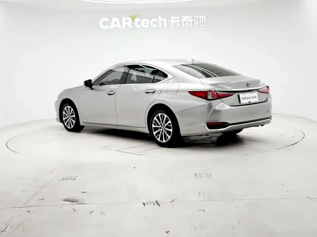Lexus ES — фото 4