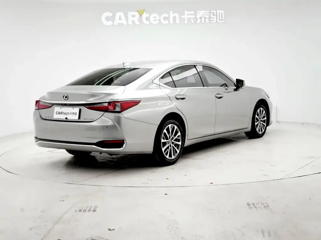 Lexus ES — фото 5
