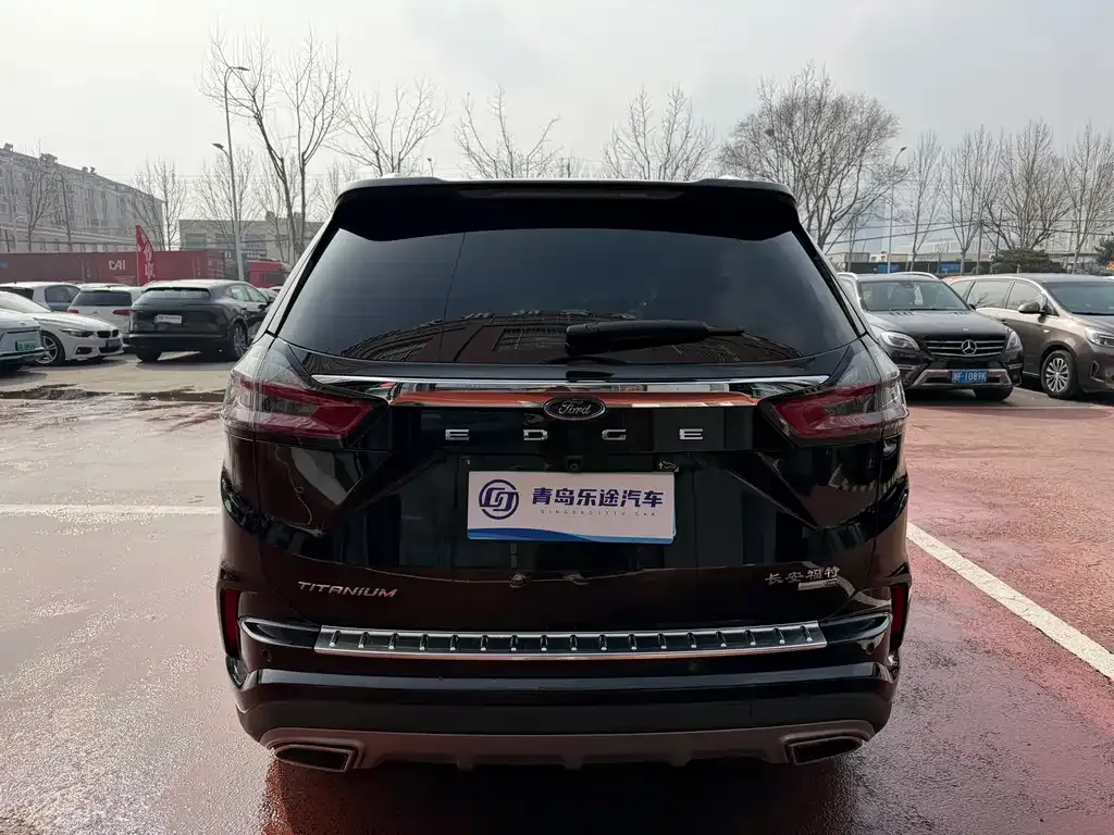 Ford Edge — фото 10