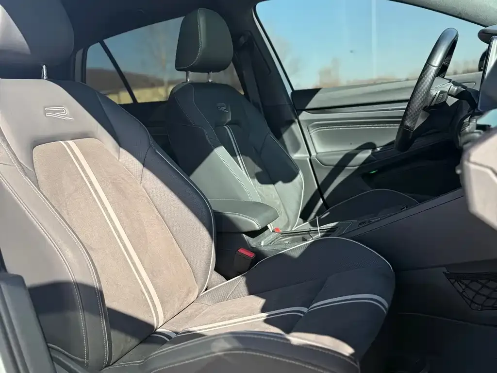 Volkswagen Golf 2022 из CN, фото 4